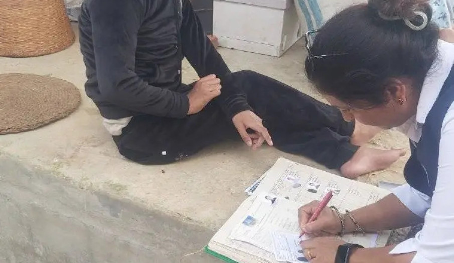 तादी ३ को पूर्ण आपाङ्ग भएको नागरिकलाइ घरमै सेवा प्रदान ।।