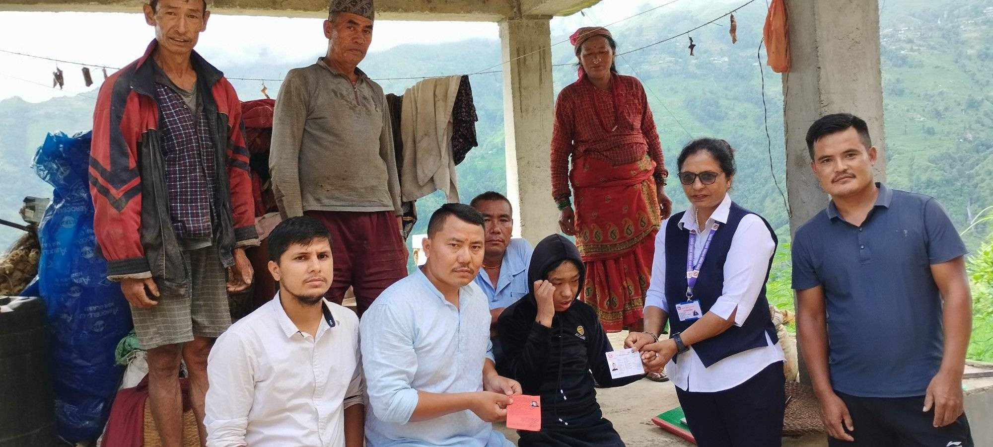 २०८२ सालमा असक्त भएको नागरिकहरु घरदलौमा पुगी नागरिकता प्रदान गरिएको तस्विरहरु